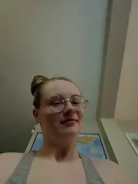 Snapshot of skyerose11 chatting on 07-22-26, 08:00 skyerose11 online show from 07-22-26, 08:00