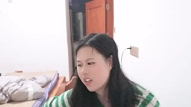 Snapshot of 66-hannah-66 chatting on 05-11-26, 12:44 66-hannah-66 online show from 05-11-26, 12:44