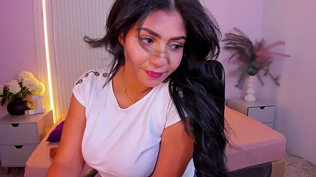 LucyWild8 online show from 05-19-26, 06:14