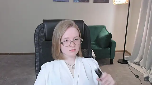 CaylaFahrni online show from 04-17-26, 07:44