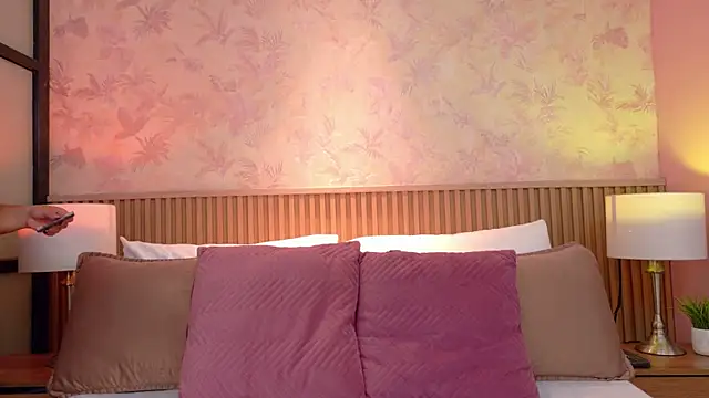 Darcy glow  online show from 07-11-26, 11:46