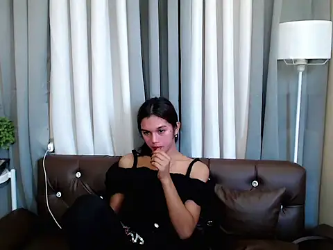 Snapshot of marie_castro chatting on 05-18-26, 04:07 marie castro online show from 05-18-26, 04:07