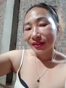 Snapshot of Tieuthu2 chatting on 05-13-26, 11:18 Tieuthu2 online show from 05-13-26, 11:18