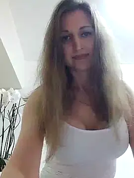 irresistibelle online show from 04-28-26, 09:09