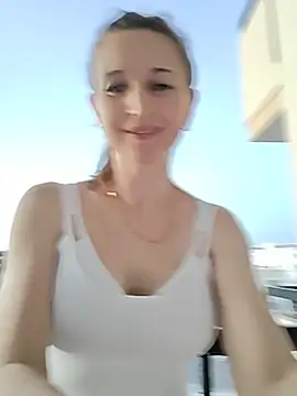 Snapshot of irresistibelle chatting on 06-18-26, 05:17 irresistibelle online show from 06-18-26, 05:17