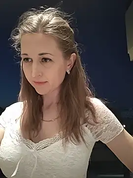 Snapshot of irresistibelle chatting on 06-30-26, 05:47 irresistibelle online show from 06-30-26, 05:47