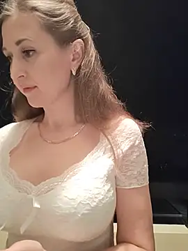 Snapshot of irresistibelle chatting on 07-15-26, 07:30 irresistibelle online show from 07-15-26, 07:30