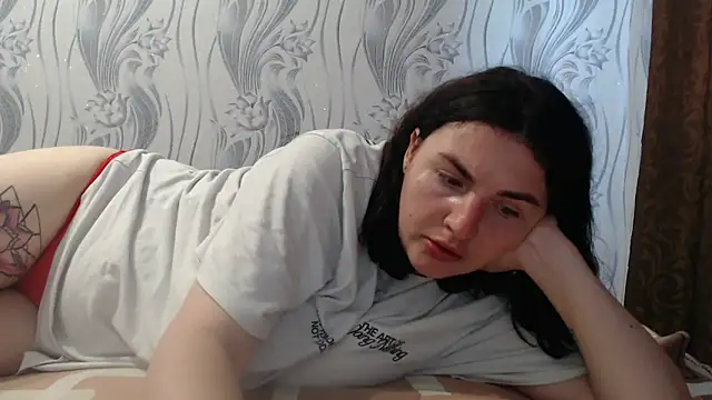 Snapshot of AlinaxJames chatting on 06-16-26, 02:19 AlinaxJames online show from 06-16-26, 02:19