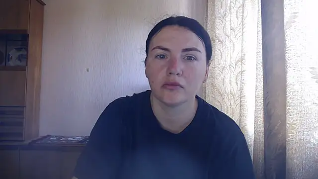 Snapshot of AlinaxJames chatting on 06-24-26, 08:13 AlinaxJames online show from 06-24-26, 08:13