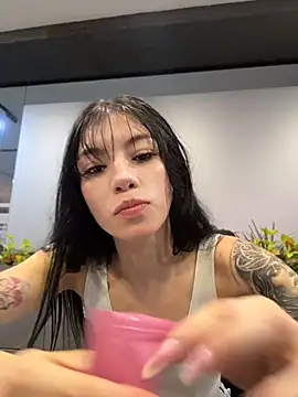 Snapshot of Maddison_Foxxx chatting on 07-16-26, 01:50 Maddison Foxxx online show from 07-16-26, 01:50