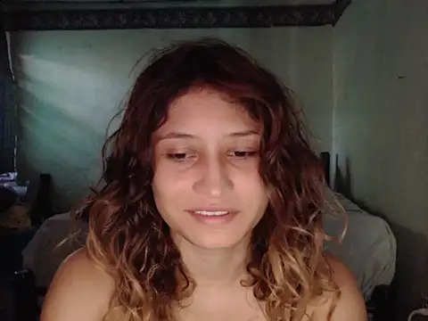 Snapshot of AnnieLorin chatting on 07-24-26, 04:05 AnnieLorin online show from 07-24-26, 04:05