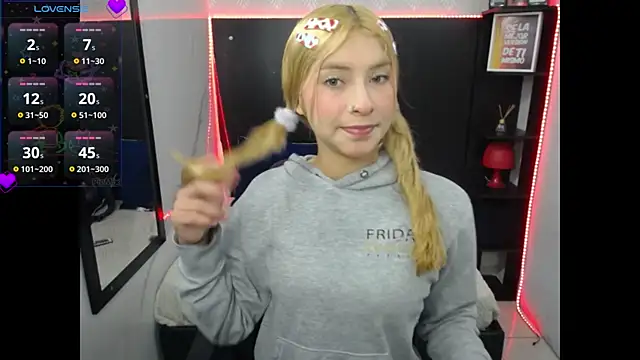 Snapshot of nancy_blonde chatting on 07-01-26, 12:51 nancy blonde online show from 07-01-26, 12:51