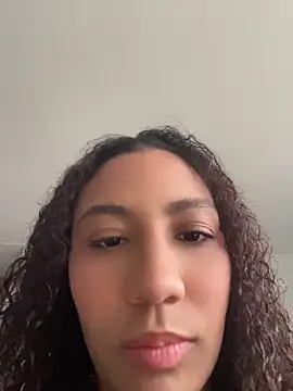Snapshot of Daphnne_Curly chatting on 06-07-26, 10:46 Daphnne Curly online show from 06-07-26, 10:46