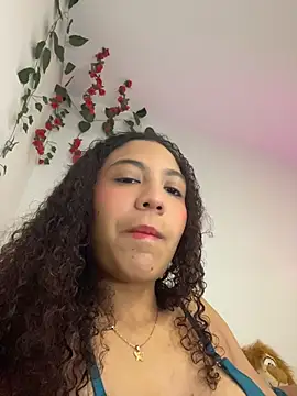 Snapshot of Daphnne_Curly chatting on 06-10-26, 06:01 Daphnne Curly online show from 06-10-26, 06:01