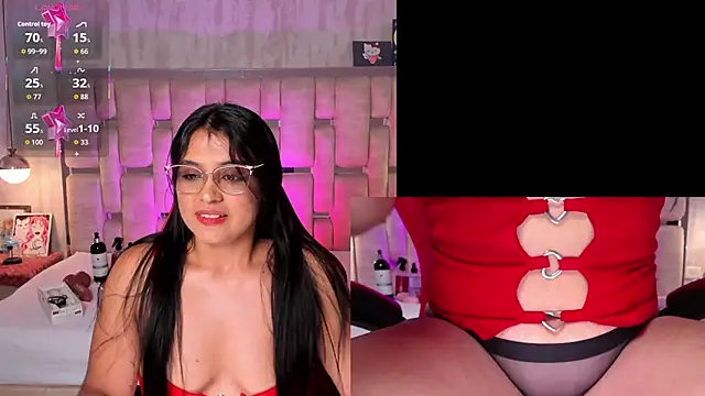 Snapshot of LuciaReid chatting on 04-24-26, 01:02 LuciaReid online show from 04-24-26, 01:02