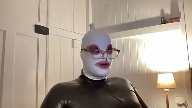 Paramariborubber online show from 04-18-26, 12:09