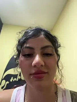 Snapshot of brizzmotion chatting on 05-15-26, 09:00 brizzmotion online show from 05-15-26, 09:00