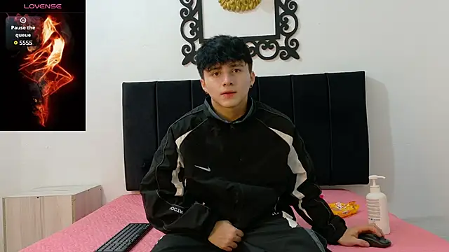 Snapshot of LunayDream chatting on 06-11-26, 12:25 LunayDream online show from 06-11-26, 12:25