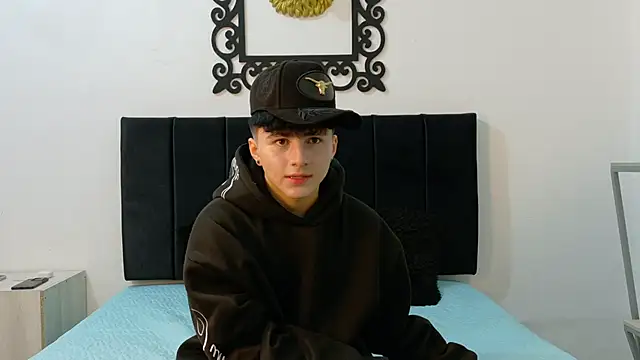 Snapshot of LunayDream chatting on 06-15-26, 11:45 LunayDream online show from 06-15-26, 11:45