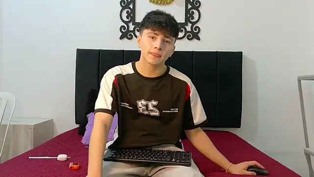 Snapshot of LunayDream chatting on 07-09-26, 11:47 LunayDream online show from 07-09-26, 11:47
