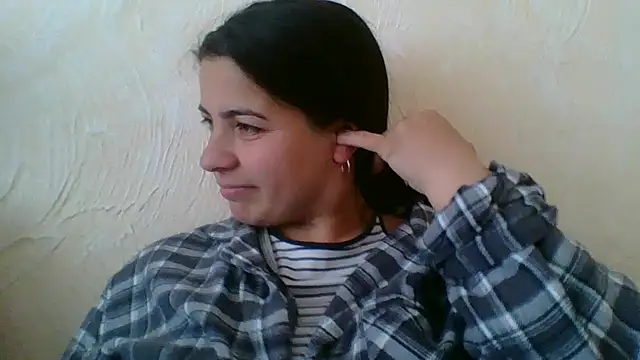 Snapshot of KateXFlower chatting on 04-21-26, 12:44 KateXFlower online show from 04-21-26, 12:44