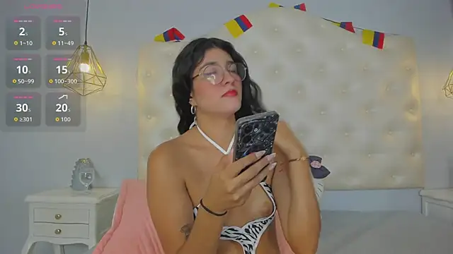 ninaavelvett online show from 07-13-26, 12:52