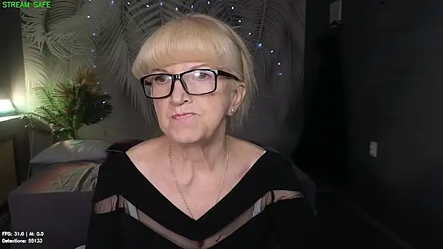 Snapshot of Dr_Mireille chatting on 06-19-26, 07:34 Dr Mireille online show from 06-19-26, 07:34