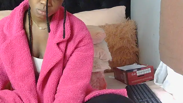 Snapshot of julianaa19 chatting on 06-10-26, 06:12 julianaa19 online show from 06-10-26, 06:12
