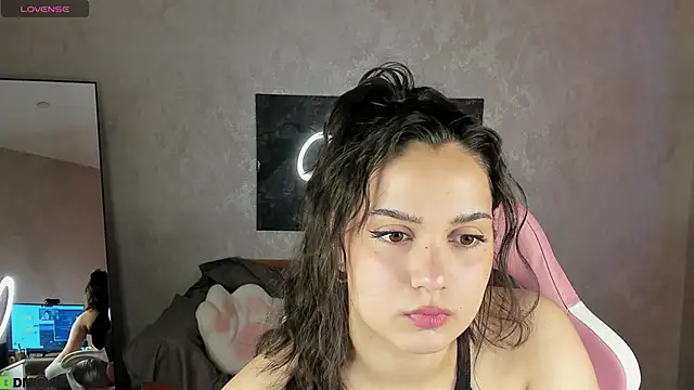 Snapshot of Vivien_Ross chatting on 05-06-26, 01:14 Vivien Ross online show from 05-06-26, 01:14