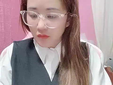 OanhOanh335 online show from 04-20-26, 11:13