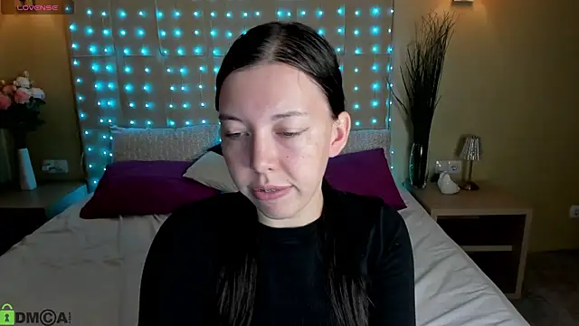 Sandra Ross online show from 07-26-26, 01:03