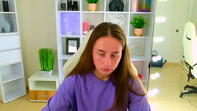 NadinnL online show from 04-21-26, 06:52