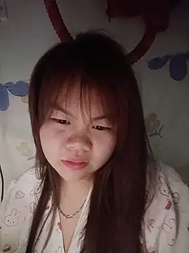Snapshot of Truxcy1 chatting on 05-17-26, 05:31 Truxcy1 online show from 05-17-26, 05:31