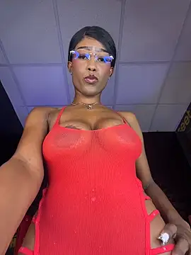 Snapshot of CocoaLuxeXXX chatting on 05-21-26, 01:29 CocoaLuxeXXX online show from 05-21-26, 01:29