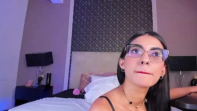 Snapshot of Larissa_Luna chatting on 06-03-26, 12:30 Larissa Luna online show from 06-03-26, 12:30