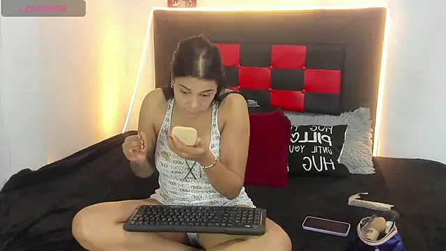 Snapshot of camila_valenciia_ chatting on 07-21-26, 03:20 camila valenciia online show from 07-21-26, 03:20