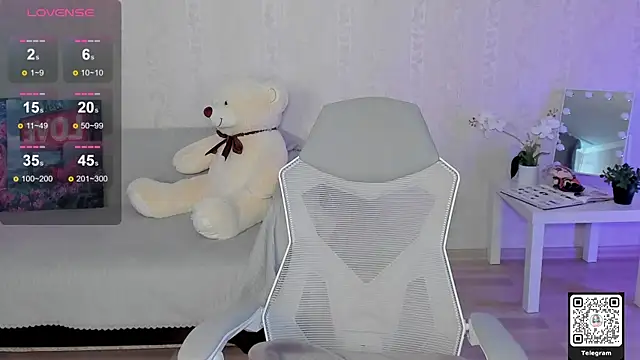 LinnLove online show from 05-06-26, 06:41