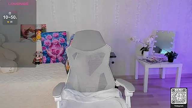 LinnLove online show from 05-23-26, 07:02