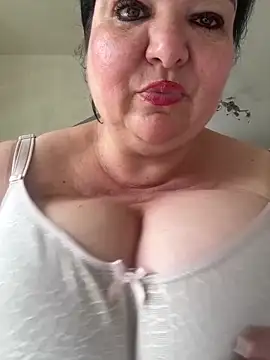 Snapshot of curvymilfmicha chatting on 04-21-26, 11:38 curvymilfmicha online show from 04-21-26, 11:38