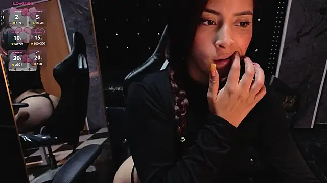 Snapshot of laurab91 chatting on 05-20-26, 03:34 laurab91 online show from 05-20-26, 03:34