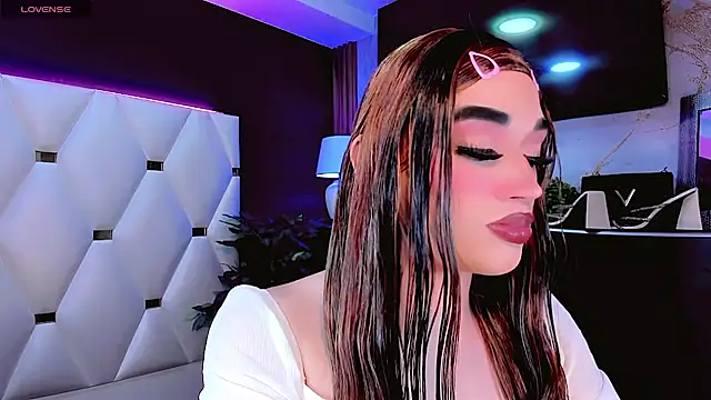 Snapshot of Camila_Vasquezz1 chatting on 06-16-26, 11:02 Camila Vasquezz1 online show from 06-16-26, 11:02