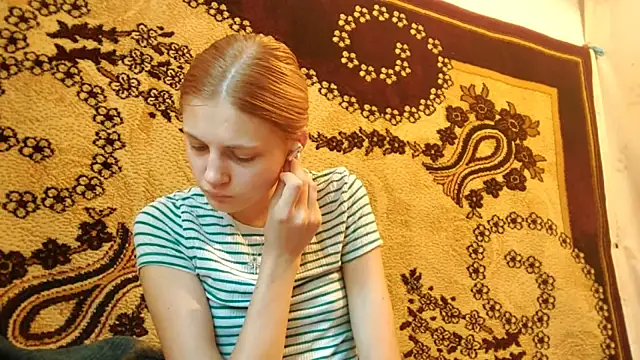 LunaLaday online show from 05-30-26, 02:52