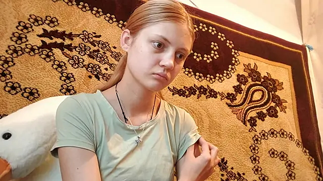 LunaLaday online show from 06-06-26, 03:22