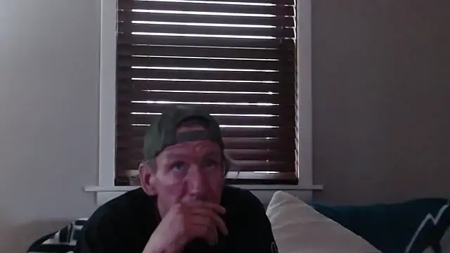 Snapshot of studlyhardwoodd chatting on 04-25-26, 03:42 studlyhardwoodd online show from 04-25-26, 03:42