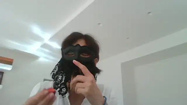 Snapshot of HelenTiAscolta chatting on 05-11-26, 02:45 HelenTiAscolta online show from 05-11-26, 02:45