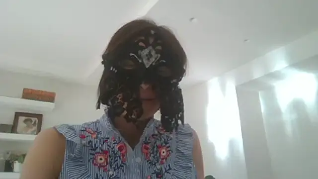 Snapshot of HelenTiAscolta chatting on 05-30-26, 04:15 HelenTiAscolta online show from 05-30-26, 04:15