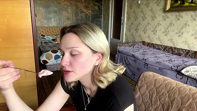 Snapshot of AlisiaStreitmatter chatting on 05-18-26, 11:05 AlisiaStreitmatter online show from 05-18-26, 11:05