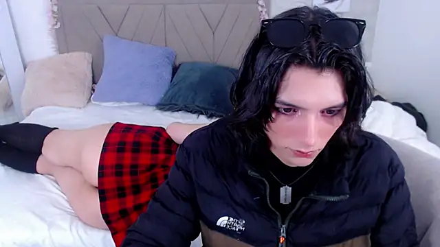 Snapshot of raven_n_matt chatting on 05-12-26, 06:38 raven n matt online show from 05-12-26, 06:38