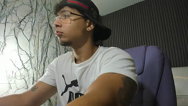 Snapshot of jbarto_ chatting on 05-15-26, 01:18 jbarto online show from 05-15-26, 01:18