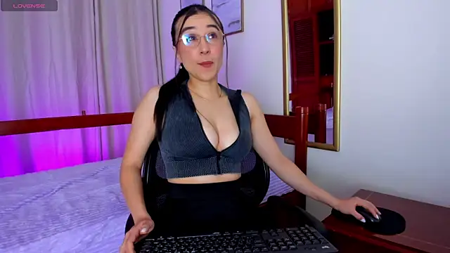 Snapshot of Elisabetta_Amour chatting on 05-25-26, 10:10 Elisabetta Amour online show from 05-25-26, 10:10